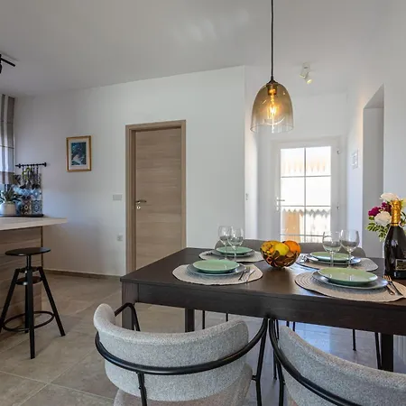 Gaestezimmer Tina 6 By Interhome Lägenhet Šilo
